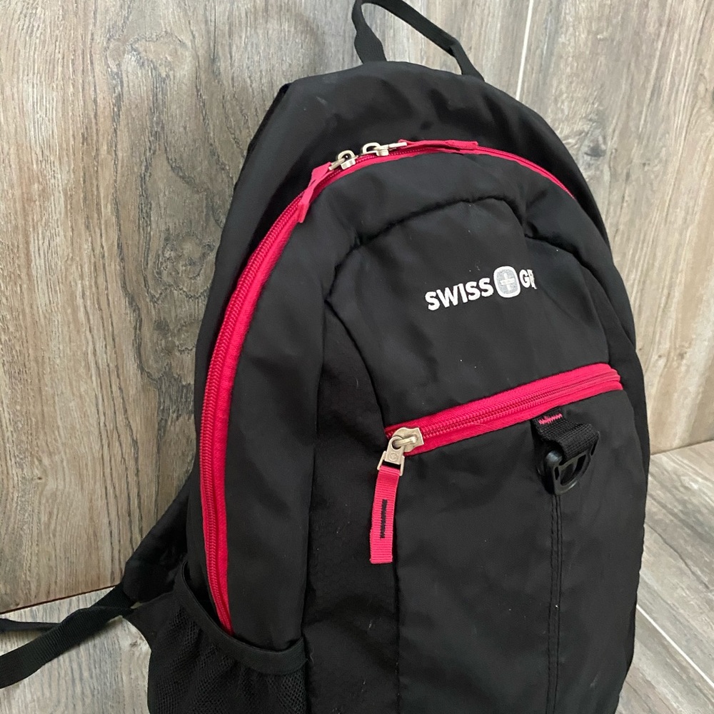 Backpack - Picture 4 of 8